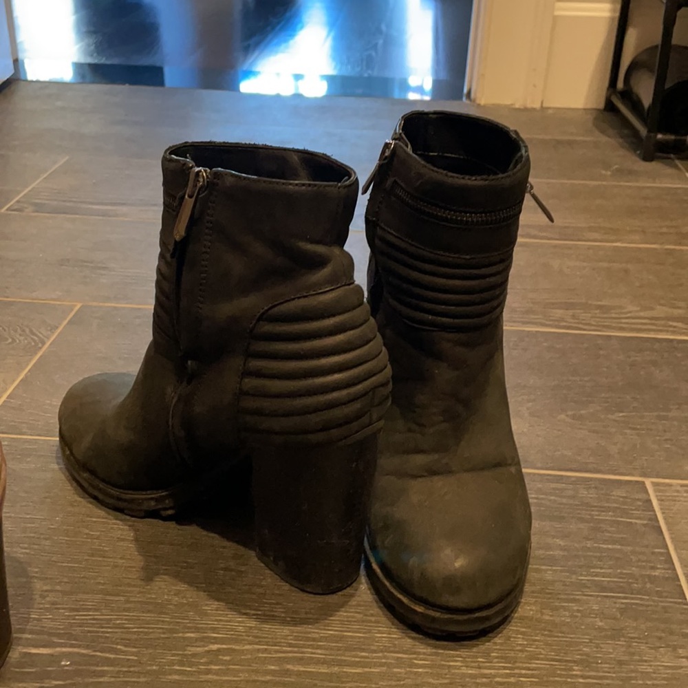 Boots - Picture 4 of 4
